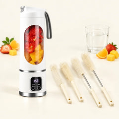 Clean Kit VEYRA : blender portable et quatre brosses de nettoyage sur fond crème